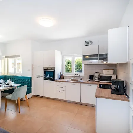Didov Dvor Zadarvillas Вилла *